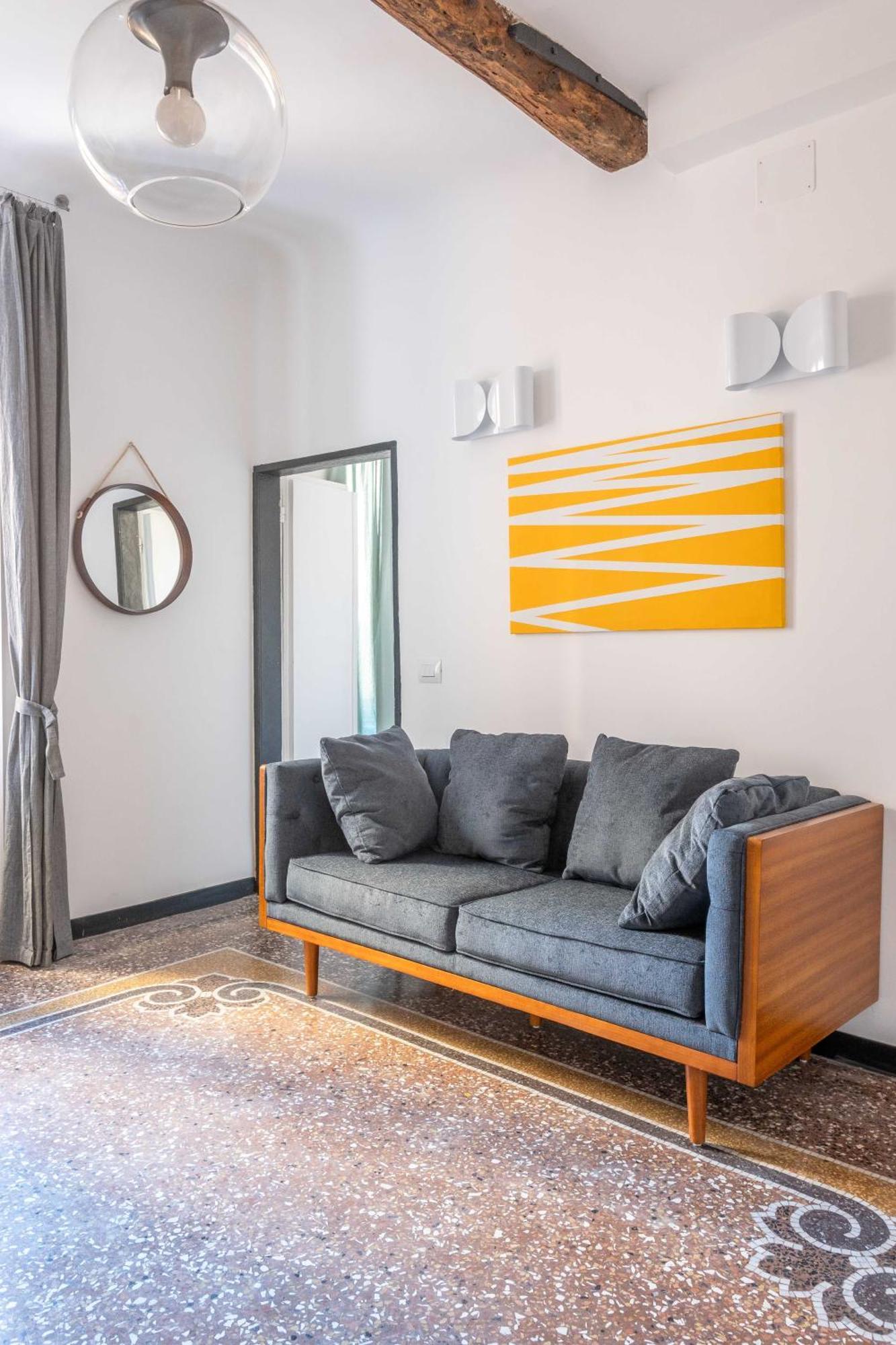 Designer In The Center Of Apartment Genua