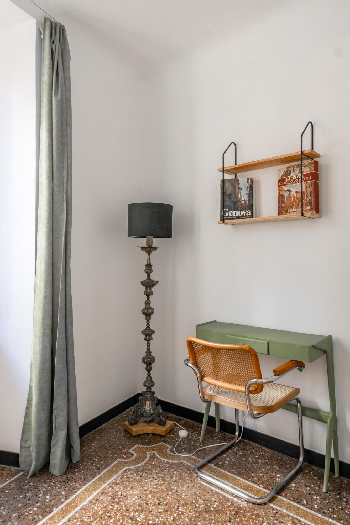 Designer In The Center Of Apartment Genua