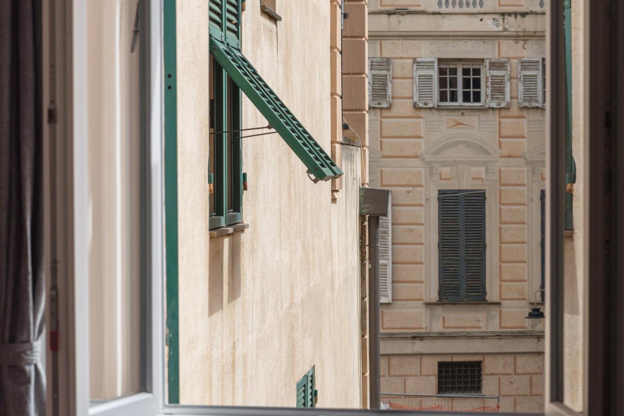 Designer In The Center Of Apartment