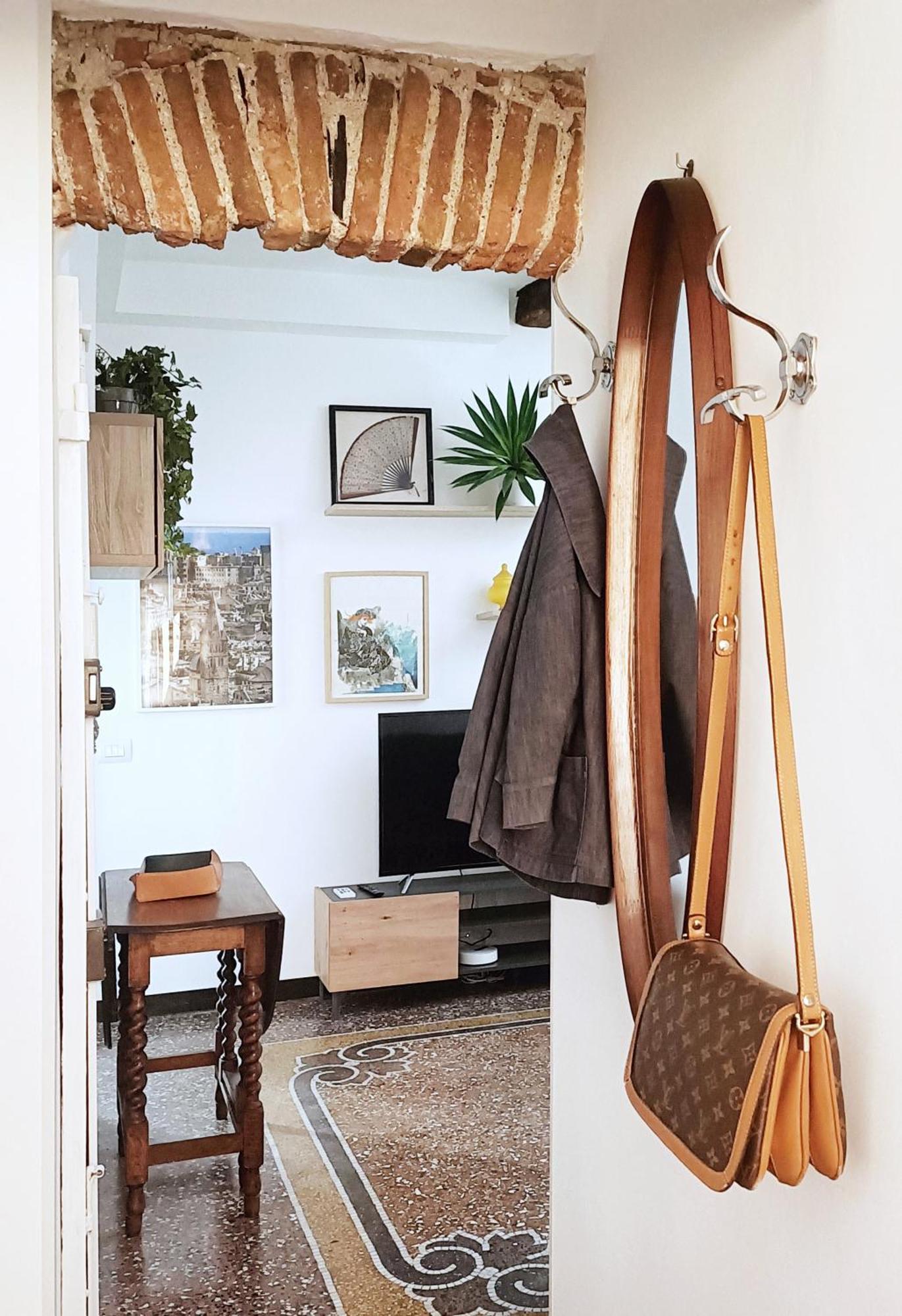 Designer In The Center Of Apartment Genua
