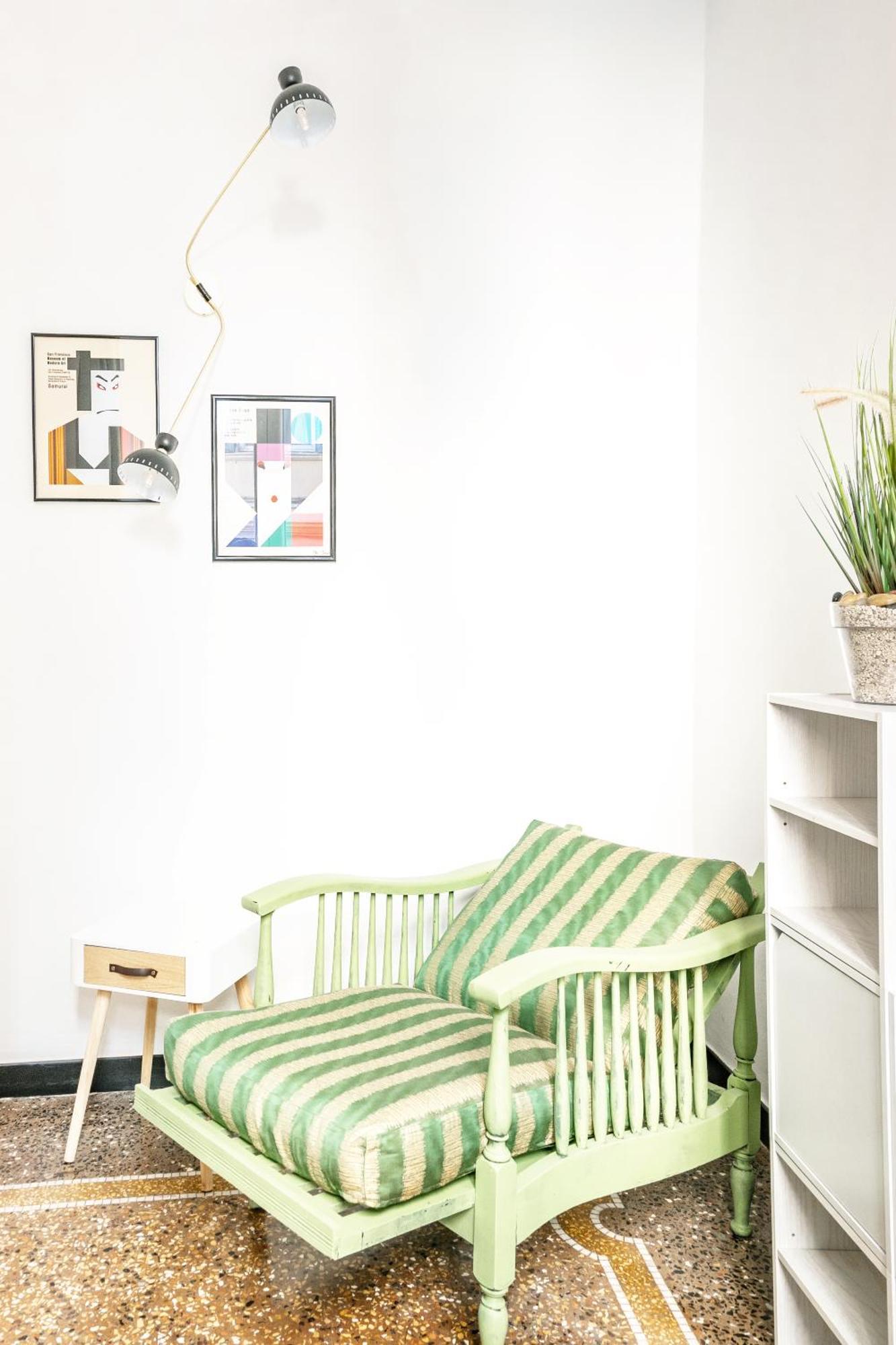 Designer In The Center Of Apartment *